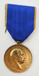 Luxemburg: Herzoglich Nassauischer Militär- und Zivilverdienstorden Adolphs von Nassau, Verdienstmedaille in Gold.