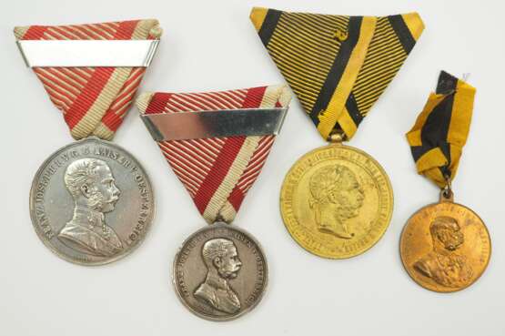 Österreich: Lot von 4 Medaillen. - фото 1