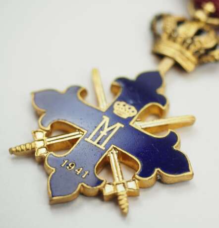 Rumänien: Orden Michael des Tapferen, 2. Modell (1941-1944), 3. Klasse, mit Schwertern. - photo 2