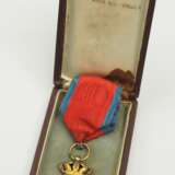 Rumänien: Orden des Stern von Rumänien, 2. Modell (1932-1947), Offizierskreuz mit Schwertern, im Etui. - photo 4