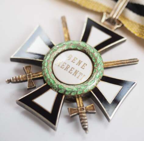 Rumänien: Bene Merenti Orden des Königlichen Hauses, 2. Klasse, Militärische Abteilung, am Kriegsbande. - photo 2