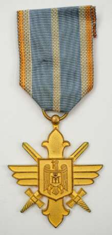 Rumänien: Orden für Luftfahrtverdienste, 2. Modell (1940-1947), Goldenes Kreuz. - photo 1