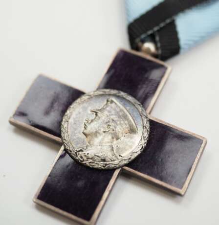 Rumänien: Orden für Kulturverdienste, 1. Modell (1930-1940), Ritterkreuz, 2. Klasse, am Bande für Sportverdienste. - Foto 2 Rumänien: Orden für Kulturverdienste, 1. Modell (1930-1940), Ritterkreuz, 2. Klasse, am Bande für Sportverdienste. - Foto 2