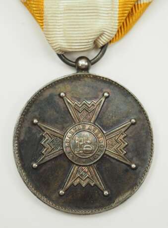 Spanien: Orden Isabella der Katholischen, 3. Modell (1875-1931), Silberne Medaille. - photo 1