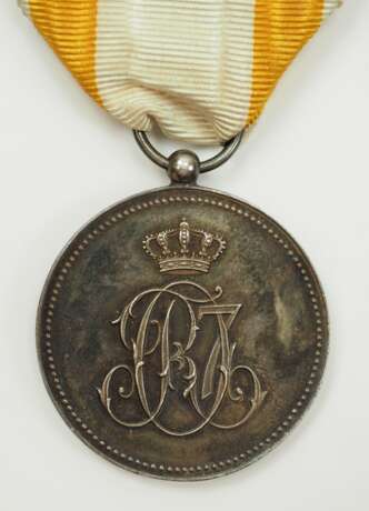 Spanien: Orden Isabella der Katholischen, 3. Modell (1875-1931), Silberne Medaille. - photo 2