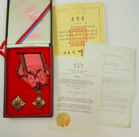 Süd-Korea: Orden für diplomatische Verdienste (Gwanghawa), 1. Klasse, im Etui, mit Urkunde. - фото 1 Süd-Korea: Orden für diplomatische Verdienste (Gwanghawa), 1. Klasse, im Etui, mit Urkunde. - фото 1
