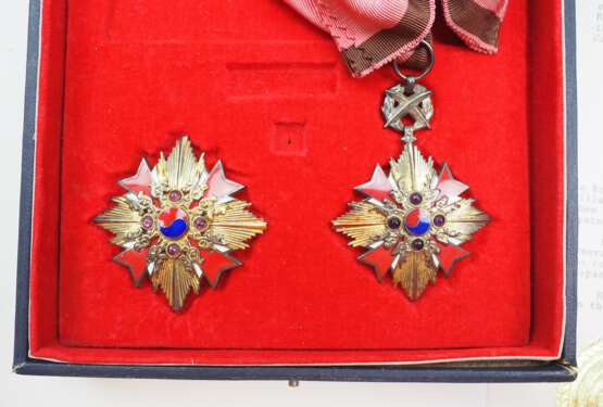 Süd-Korea: Orden für diplomatische Verdienste (Gwanghawa), 1. Klasse, im Etui, mit Urkunde. - фото 2 Süd-Korea: Orden für diplomatische Verdienste (Gwanghawa), 1. Klasse, im Etui, mit Urkunde. - фото 2