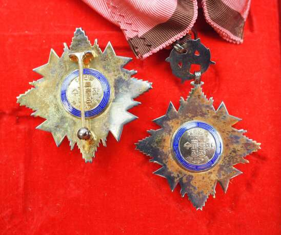 Süd-Korea: Orden für diplomatische Verdienste (Gwanghawa), 1. Klasse, im Etui, mit Urkunde. - фото 3 Süd-Korea: Orden für diplomatische Verdienste (Gwanghawa), 1. Klasse, im Etui, mit Urkunde. - фото 3