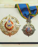 Monde. Thailand: Der sehr vornehme Orden der Krone von Thailand, 4. Modell (seit 1941), 2. Klasse Satz, im Etui.