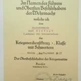 Kriegsverdienstkreuz, 1. Klasse mit Schwertern Urkunde für den Konteradmiral K.S., 2. Admiral der Ostseestation. - Foto 1