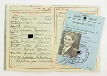 Luftwaffe: Wehrpaß des Leutnant und Führers des Nachjagdkommandos im Jagdgeschwader 132 „Richthofen“ - Legion Condor - Träger des Spanienkreuz in Gold mit Schwertern und Brillanten.