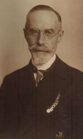 Ehrenzeichen für Deutsche Volkspflege, 3. Stufe Urkunde für einen Generaloberarzt a.D. Dr. O.B. in Münster. - Foto 2