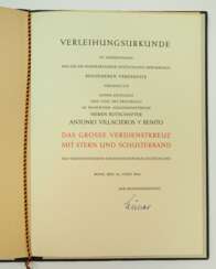 BRD: Bundesverdienstorden Urkunde Großes Verdienstkreuz mit Stern und Schulterband für den Chef des Protokolls im spanischen Außenministerium und Botschafter A.V.y.B.