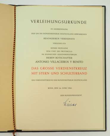 BRD: Bundesverdienstorden Urkunde Großes Verdienstkreuz mit Stern und Schulterband für den Chef des Protokolls im spanischen Außenministerium und Botschafter A.V.y.B. - photo 1