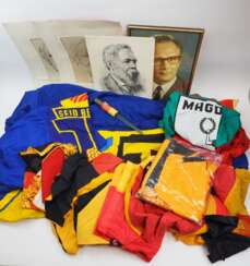 DDR: Lot Fahnen.