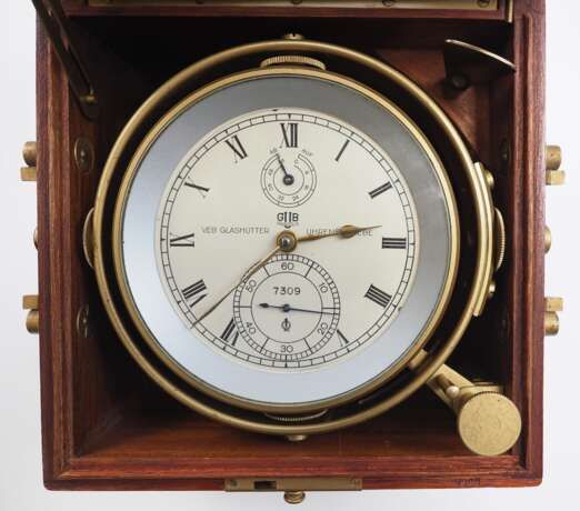 NVA: Marine-Chronometer/ Längenuhr - GUB, VEB Glashütter Uhrenbetriebe Glashütte / Sa. - photo 1 NVA: Marine-Chronometer/ Längenuhr - GUB, VEB Glashütter Uhrenbetriebe Glashütte / Sa. - photo 1