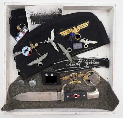 Tauschvitrine eines Flohmarktgängers. - photo 1