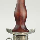 SA: Geschenkdolch mit Eichenlaubverzierung - "Dem Sieger Geländelauf Julius Hafner". - photo 3