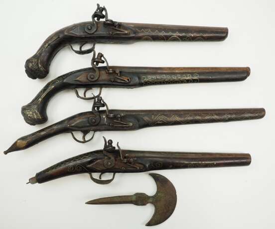 Lot Steinschlosspistolen - 4 Exemplare. - фото 1 Lot Steinschlosspistolen - 4 Exemplare. - фото 1