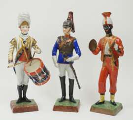 Sächsische Porzellan-Manufaktur Dresden: Soldat - 3 Exemplare.