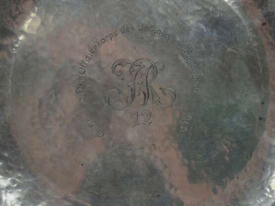 Wehrmacht: SILBER Teller des Offizierskorps des Infanterie-Regiment 12. - Foto 2 Wehrmacht: SILBER Teller des Offizierskorps des Infanterie-Regiment 12. - Foto 2