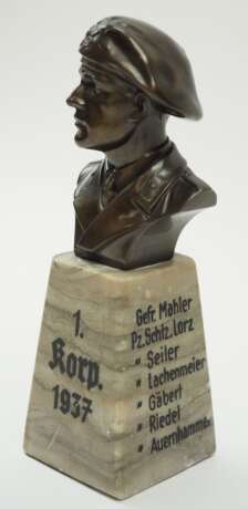 Wehrmacht: Büste eines Panzer Soldaten des 1. Korps - 1937. - Foto 1 Wehrmacht: Büste eines Panzer Soldaten des 1. Korps - 1937. - Foto 1