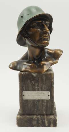 Wehrmacht: Büste eines Soldaten, als Ehrenpreis beim Preissschießen des Haupt-Pferde-Lazarett 5 1942. - photo 1 Wehrmacht: Büste eines Soldaten, als Ehrenpreis beim Preissschießen des Haupt-Pferde-Lazarett 5 1942. - photo 1