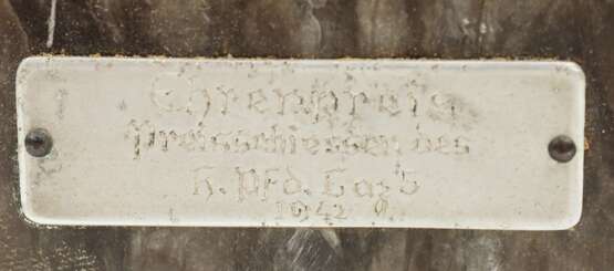 Wehrmacht: Büste eines Soldaten, als Ehrenpreis beim Preissschießen des Haupt-Pferde-Lazarett 5 1942. - photo 2 Wehrmacht: Büste eines Soldaten, als Ehrenpreis beim Preissschießen des Haupt-Pferde-Lazarett 5 1942. - photo 2