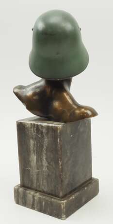 Wehrmacht: Büste eines Soldaten, als Ehrenpreis beim Preissschießen des Haupt-Pferde-Lazarett 5 1942. - photo 4 Wehrmacht: Büste eines Soldaten, als Ehrenpreis beim Preissschießen des Haupt-Pferde-Lazarett 5 1942. - photo 4