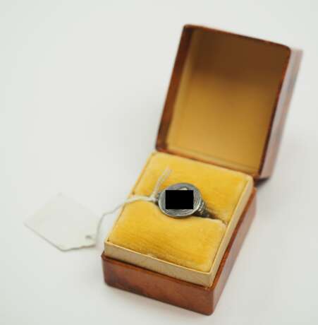 Patriotischer Ring, im Etui - FAHRNER. - photo 1 Patriotischer Ring, im Etui - FAHRNER. - photo 1