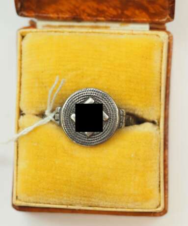 Patriotischer Ring, im Etui - FAHRNER. - photo 2 Patriotischer Ring, im Etui - FAHRNER. - photo 2
