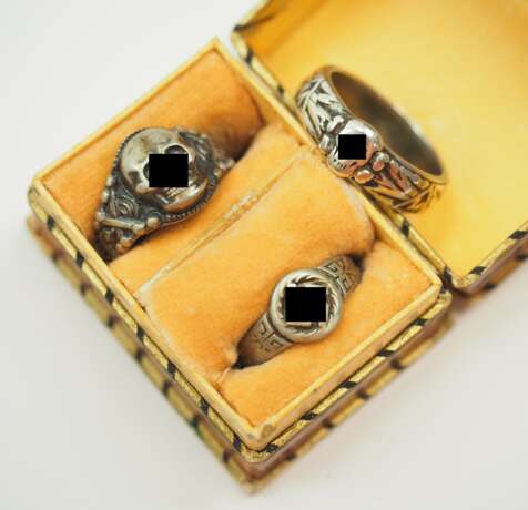 3. Reich: Lot patriotischer Ringe. - photo 1 3. Reich: Lot patriotischer Ringe. - photo 1