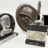 3. Reich: Lot Schreibtischdekorationen und Patriotika. - photo 2