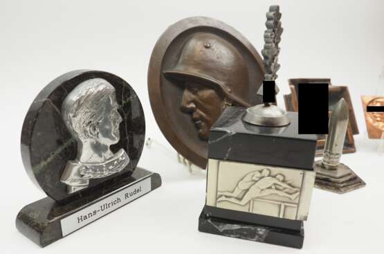 3. Reich: Lot Schreibtischdekorationen und Patriotika. - photo 2 3. Reich: Lot Schreibtischdekorationen und Patriotika. - photo 2