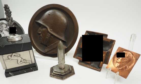 3. Reich: Lot Schreibtischdekorationen und Patriotika. - photo 3 3. Reich: Lot Schreibtischdekorationen und Patriotika. - photo 3