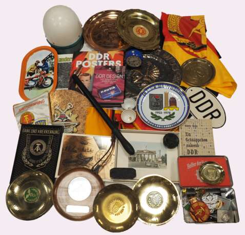 DDR: Sozialistische Memorabilia. - photo 1 DDR: Sozialistische Memorabilia. - photo 1