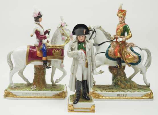 Scheibe-Alsbach: Napoleon und zwei Reiter Porzellanfiguren Lot. - photo 1 Scheibe-Alsbach: Napoleon und zwei Reiter Porzellanfiguren Lot. - photo 1