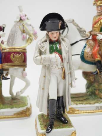 Scheibe-Alsbach: Napoleon und zwei Reiter Porzellanfiguren Lot. - photo 2 Scheibe-Alsbach: Napoleon und zwei Reiter Porzellanfiguren Lot. - photo 2