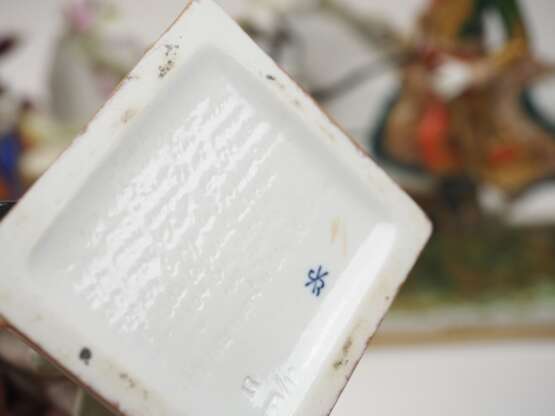 Scheibe-Alsbach: Napoleon und zwei Reiter Porzellanfiguren Lot. - photo 5 Scheibe-Alsbach: Napoleon und zwei Reiter Porzellanfiguren Lot. - photo 5