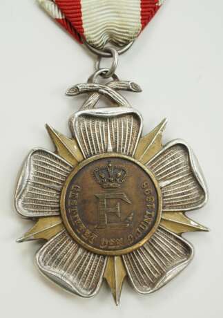 Lippe-Detmold: Orden für Kunst und Wissenschaft, Lippische Rose am Ring, 3. Klasse. - фото 3