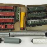 Märklin: HO 22 Personen- und Güterwaggons. - Foto 2