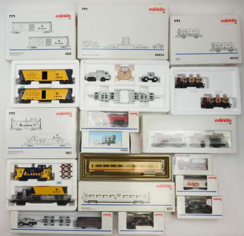 Märklin: HO 10 Personen- und Güterwaggons. - photo 1 Märklin: HO 10 Personen- und Güterwaggons. - photo 1