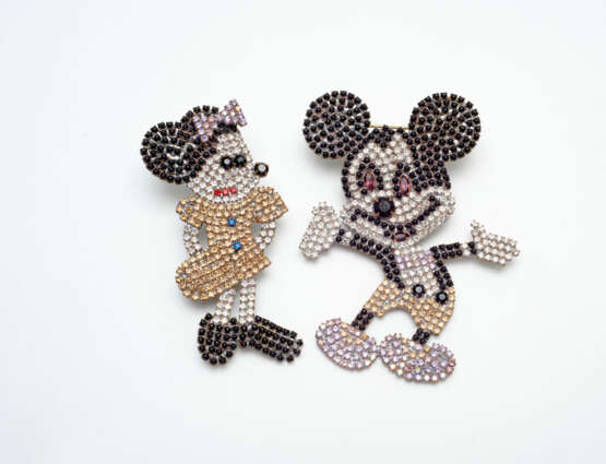 Zwei Broschen "Mickey Mouse & Minnie Mouse". Unbekanntes Design. Um 2005 - photo 1