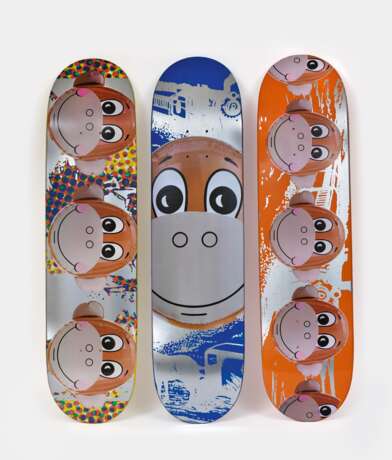 Koons, Jeff (1955 York/Pennsylvania - lebt in New York). Monkey Train. 2006 Drei Skateboard Decks. - Foto 1