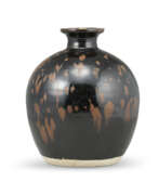 Ceramic. A HENAN RUSSET-SPLASHED BLACK-GLAZED VASE, TULUPING
