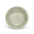 A SMALL LONGQUAN CELADON GUAN-TYPE CELADON WASHER - Maintenant aux enchères