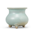 A SMALL JUN TRIPOD CENSER - Prix des enchères
