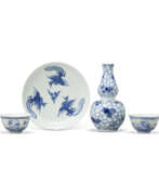 Porcelain. A BLUE AND WHITE DOUBLE-GOURD FORM VASE, A BLUE AND WHITE ‘PHOENIX’ DISH AND A PAIR OF BLUE AND WHITE RETICULATED BOWLS