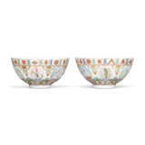 A PAIR OF FAMILLE ROSE 'BARAGON TUMED' BOWLS - photo 1