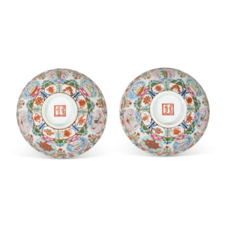 A PAIR OF FAMILLE ROSE 'BARAGON TUMED' BOWLS - photo 3 A PAIR OF FAMILLE ROSE 'BARAGON TUMED' BOWLS - photo 3